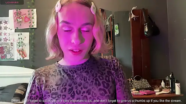 Snapshot of Miss_Amy00 chatting on July 13, 6:16 am Miss Amy00 online show from July 13, 6:16 am