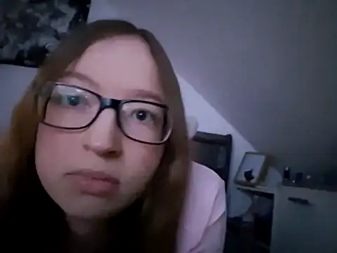 Snapshot of Freaky-Doll chatting on May 3, 7:20 pm Freaky-Doll online show from May 3, 7:20 pm