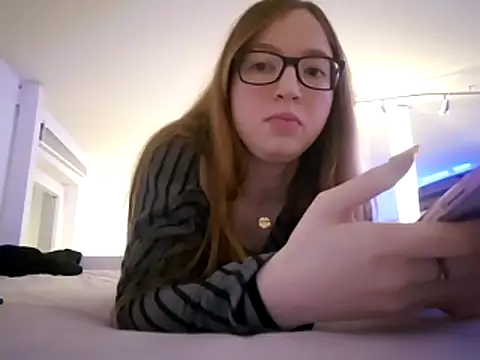 Snapshot of Freaky-Doll chatting on May 6, 8:36 pm Freaky-Doll online show from May 6, 8:36 pm