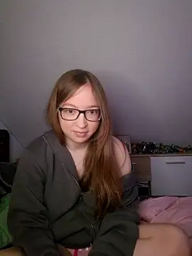 Snapshot of Freaky-Doll chatting on June 14, 8:11 pm Freaky-Doll online show from June 14, 8:11 pm