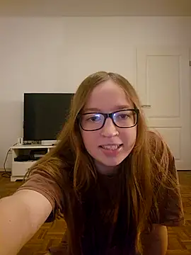 Freaky-Doll online show from August 5, 8:55 pm