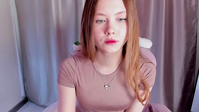 Snapshot of FloraLarsson chatting on May 7, 3:45 am FloraLarsson online show from May 7, 3:45 am