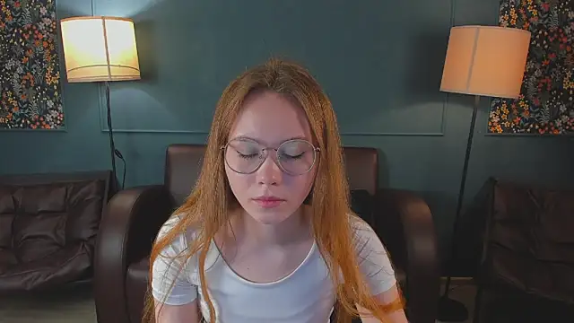 Snapshot of FloraLarsson chatting on June 10, 3:29 am FloraLarsson online show from June 10, 3:29 am