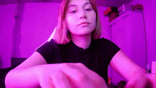 SuzieAllen online show from May 12, 5:32 pm