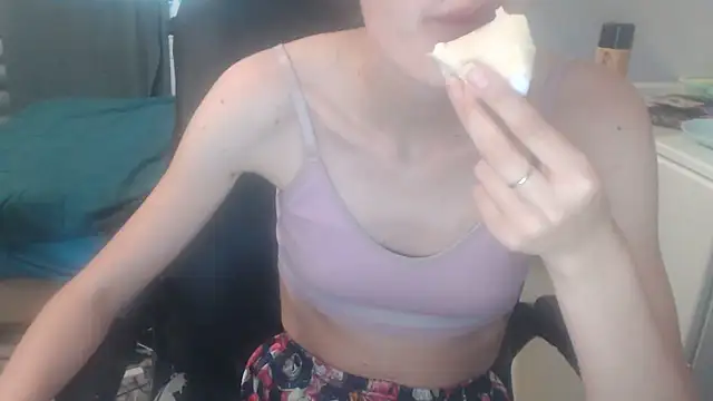 juili juili online show from May 24, 2:11 pm