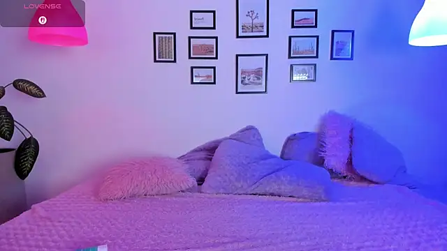 Snapshot of Kendaall_sweet chatting on June 11, 3:59 am Kendaall sweet online show from June 11, 3:59 am