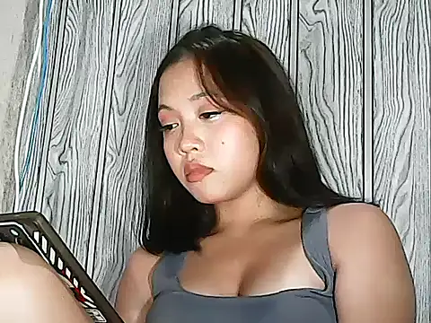 Snapshot of Yours_AsianPinayGirl18 chatting on July 31, 10:36 am Yours AsianPinayGirl18 online show from July 31, 10:36 am
