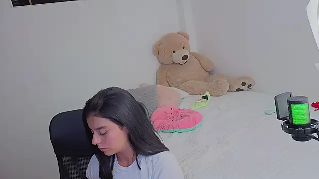 valerihouse  online show from June 18, 12:22 am