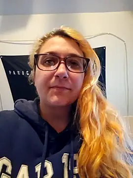 Thatonebinch online show from May 1, 11:42 pm