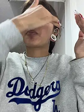 Noa lau online show from July 25, 3:59 am
