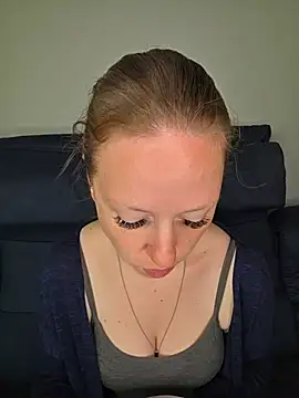 Snapshot of SweetGermanAlina chatting on June 18, 10:19 am SweetGermanAlina online show from June 18, 10:19 am