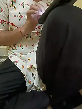 Snapshot of Seema_yadav01 chatting on June 24, 5:17 am Seema yadav01 online show from June 24, 5:17 am