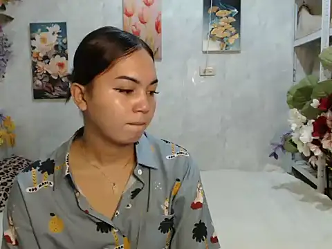 Snapshot of ur_asiankat chatting on June 24, 7:13 pm ur asiankat online show from June 24, 7:13 pm