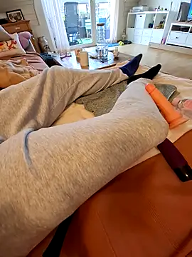 Midnight Feet online show from May 13, 4:43 am