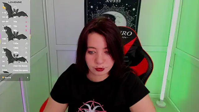 Snapshot of PurpleRune chatting on May 9, 1:05 pm PurpleRune online show from May 9, 1:05 pm