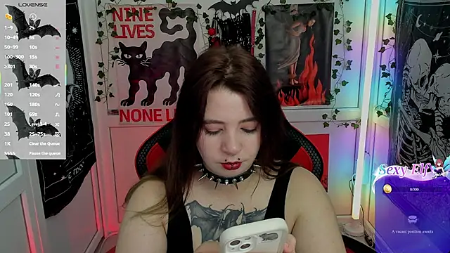 Snapshot of PurpleRune chatting on July 4, 12:11 pm PurpleRune online show from July 4, 12:11 pm