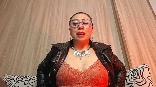 FranciscaVera online show from May 12, 7:33 pm