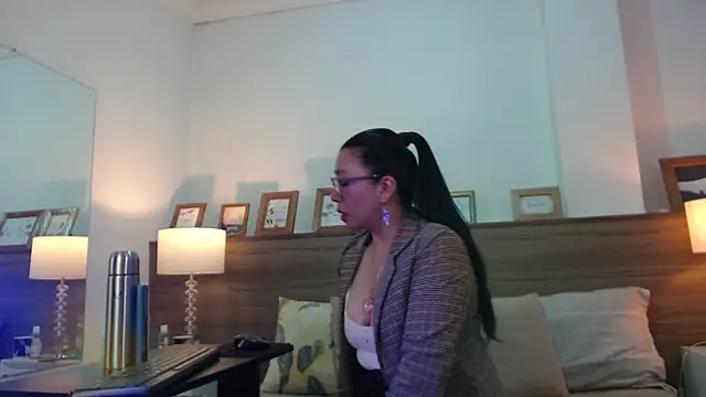 FranciscaVera online show from June 9, 6:52 pm