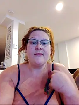 petitelionne1 online show from May 24, 9:53 pm