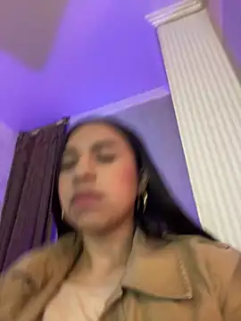 Snapshot of Dulcerouss__ chatting on May 12, 11:18 am Dulcerouss online show from May 12, 11:18 am