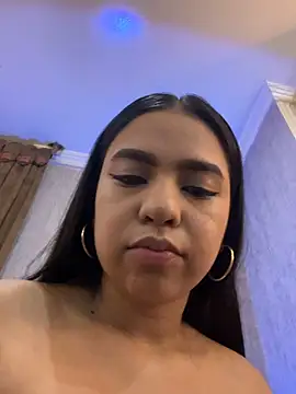 Snapshot of Dulcerouss__ chatting on May 15, 11:39 am Dulcerouss online show from May 15, 11:39 am