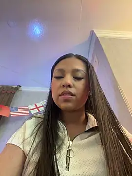 Snapshot of Dulcerouss__ chatting on June 15, 11:23 am Dulcerouss online show from June 15, 11:23 am