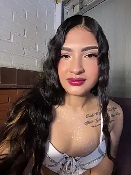 Snapshot of SabrinaX_X chatting on June 1, 2:13 am SabrinaX X online show from June 1, 2:13 am
