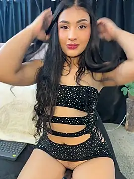 Snapshot of SabrinaX_X chatting on June 5, 9:42 pm SabrinaX X online show from June 5, 9:42 pm