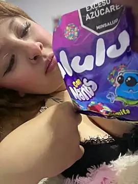 CharlotteUwU   online show from May 2, 2:27 am