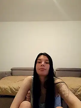 EMILLYREED11 online show from May 6, 5:40 pm