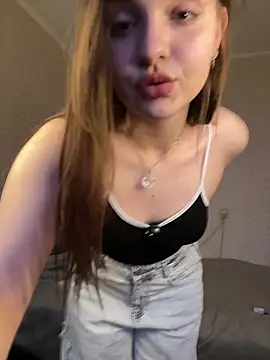 Snapshot of Vyxia chatting on June 8, 6:08 pm Vyxia online show from June 8, 6:08 pm