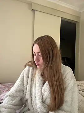 daisycollins online show from July 8, 11:42 pm