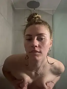 daisycollins online show from July 10, 1:03 pm