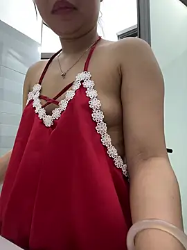 LYNAIA20 online show from May 2, 2:22 pm