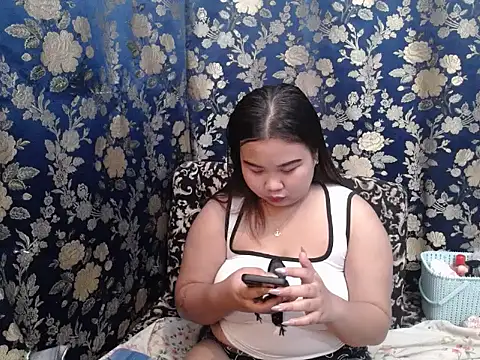 Snapshot of hotchickgirl chatting on July 5, 7:37 am hotchickgirl online show from July 5, 7:37 am
