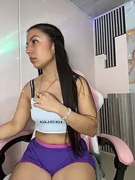 Snapshot of Julieth_ec chatting on May 12, 12:24 pm Julieth ec online show from May 12, 12:24 pm