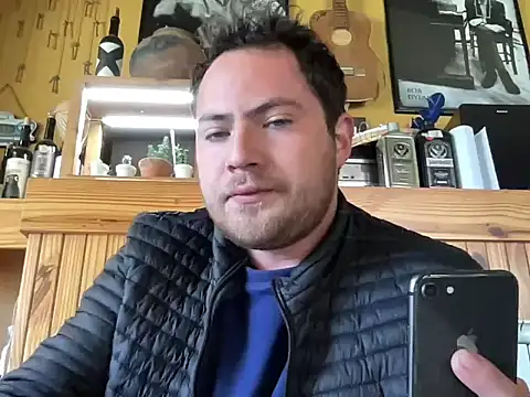 Snapshot of alecsgzz chatting on May 5, 4:04 pm alecsgzz online show from May 5, 4:04 pm