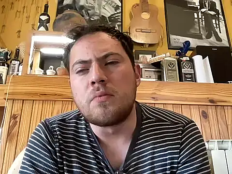 Snapshot of alecsgzz chatting on May 6, 5:18 pm alecsgzz online show from May 6, 5:18 pm