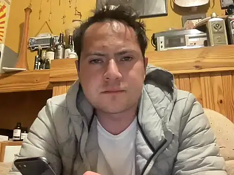 Snapshot of alecsgzz chatting on May 14, 3:13 am alecsgzz online show from May 14, 3:13 am