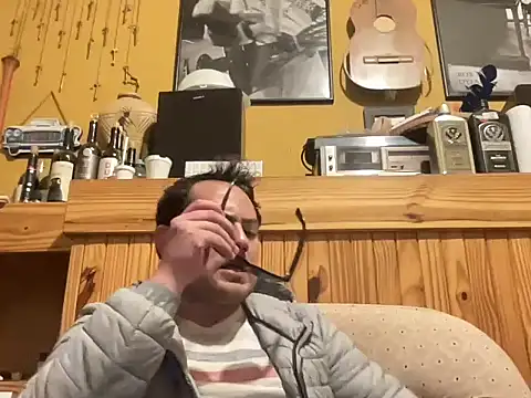 Snapshot of alecsgzz chatting on May 14, 10:27 pm alecsgzz online show from May 14, 10:27 pm