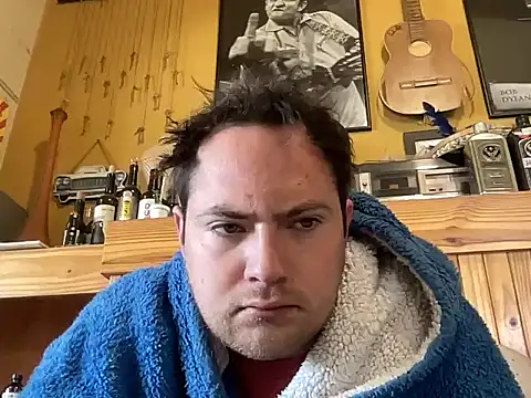 Snapshot of alecsgzz chatting on May 18, 2:56 pm alecsgzz online show from May 18, 2:56 pm