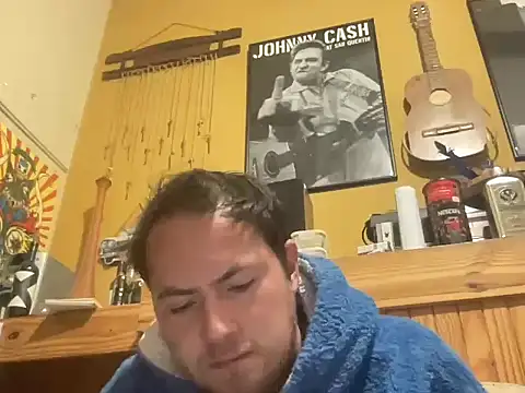 Snapshot of alecsgzz chatting on May 30, 1:46 am alecsgzz online show from May 30, 1:46 am