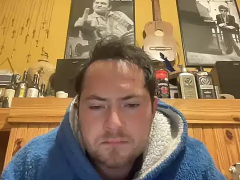 Snapshot of alecsgzz chatting on June 4, 10:16 pm alecsgzz online show from June 4, 10:16 pm