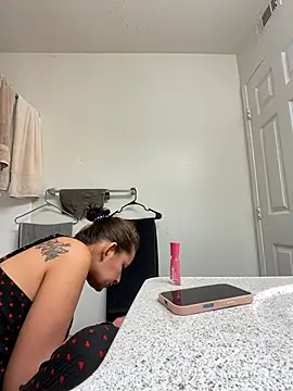 Baybeecakes online show from May 11, 4:07 am
