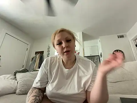 blonde  baby online show from May 14, 5:53 pm