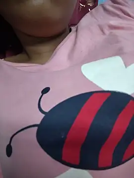 Snapshot of Menaxi_Baby7 chatting on June 19, 3:33 am Menaxi Baby7 online show from June 19, 3:33 am