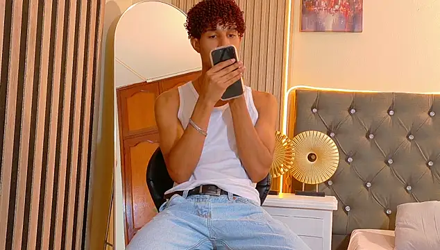 Snapshot of Alex_Bloom chatting on June 25, 7:18 pm Alex Bloom online show from June 25, 7:18 pm