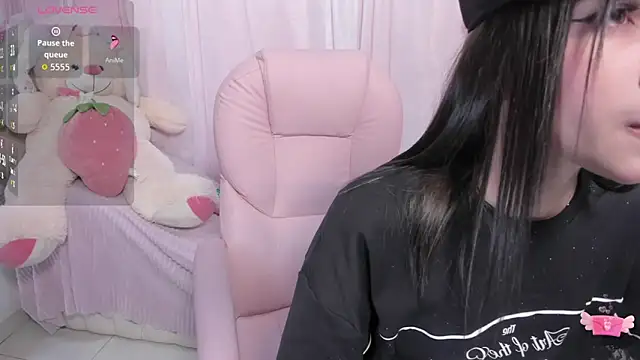 ShanelleDupont  online show from June 14, 7:49 pm
