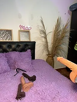 mia valentine   online show from July 31, 9:25 pm