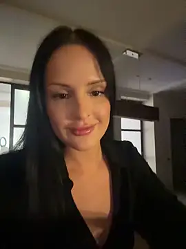 Evaryn online show from May 31, 10:11 pm